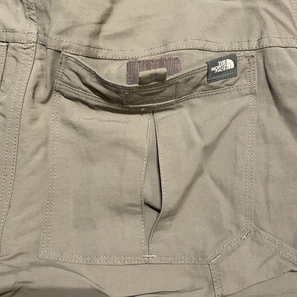 Men’s The North Face Shorts - Picture 8 of 8